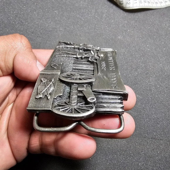 Vintage siskiyou Leather & buckle Co 1982 Fort Dodge Frontier Days Buckel #226 - Picture 4 of 10